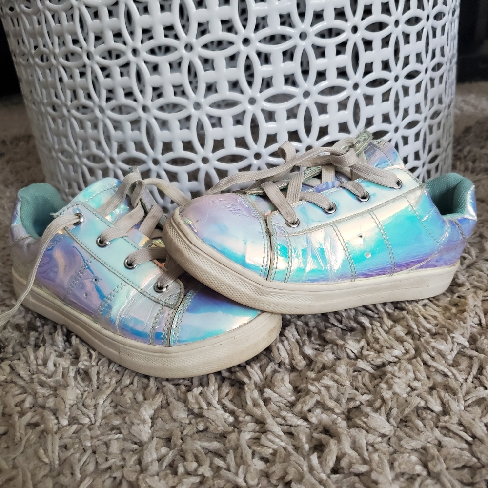 Pearlescent tennis shoes